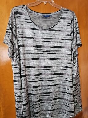 Apt. 9 Black and Gray Short Sleeve Scoop Neck Striped Tunic